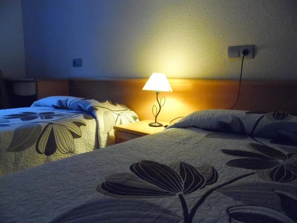 Hostal Santa Clara L'Estartit 2*,