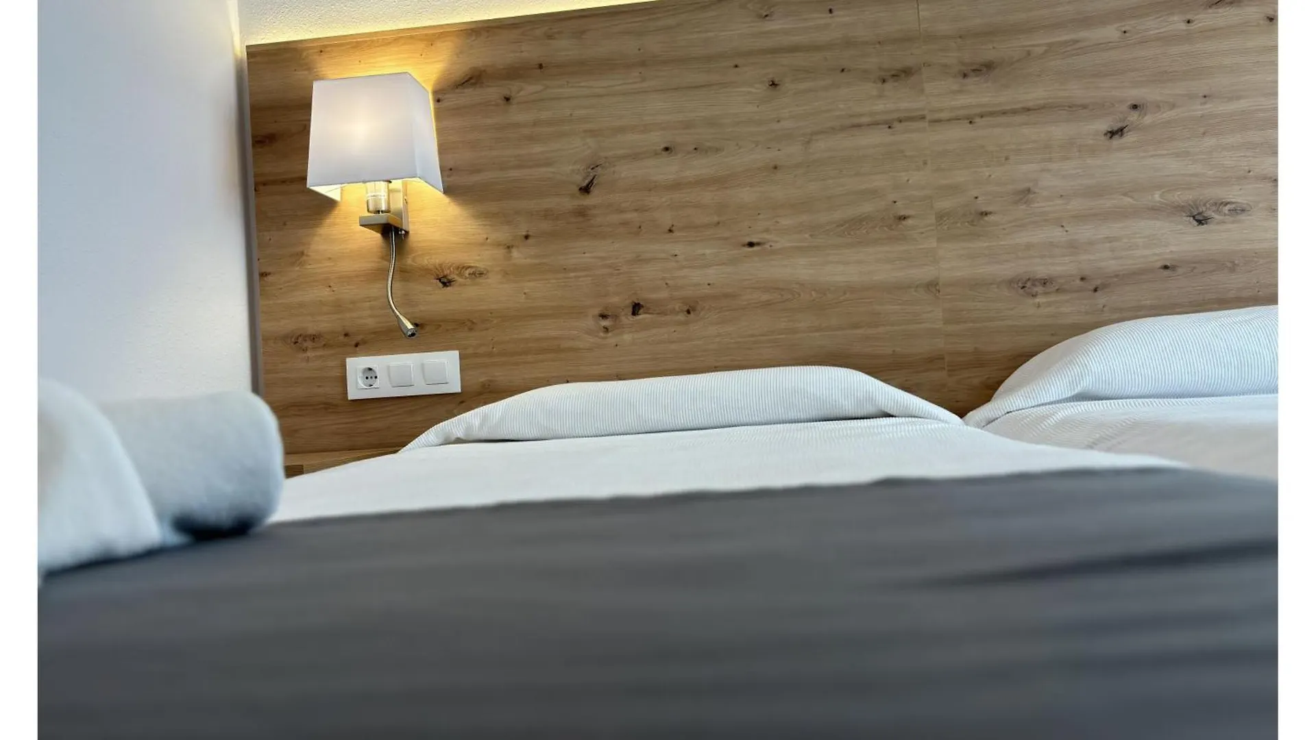Hostal Santa Clara L'Estartit 2*,
